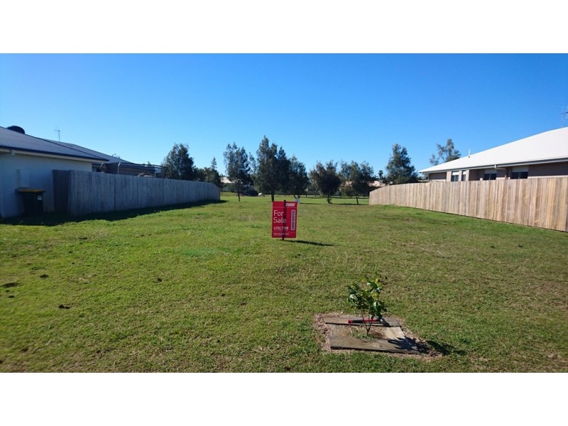 5 McCallum Close, Coral Cove QLD 4670