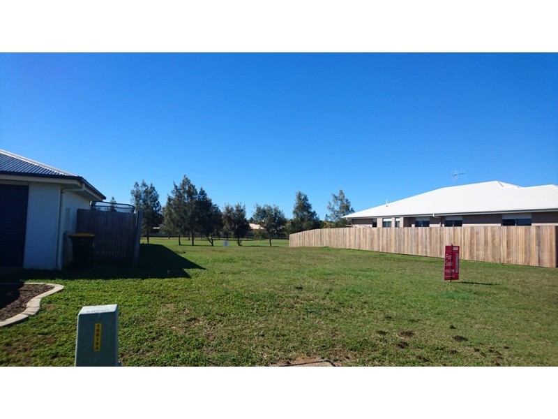5 McCallum Close, Coral Cove QLD 4670