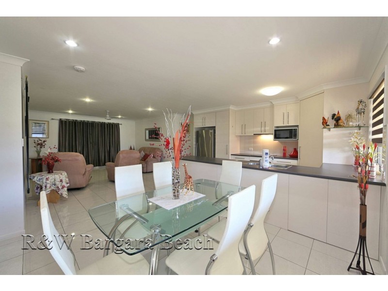 5 Spyglass Hill Court, Coral Cove QLD 4670