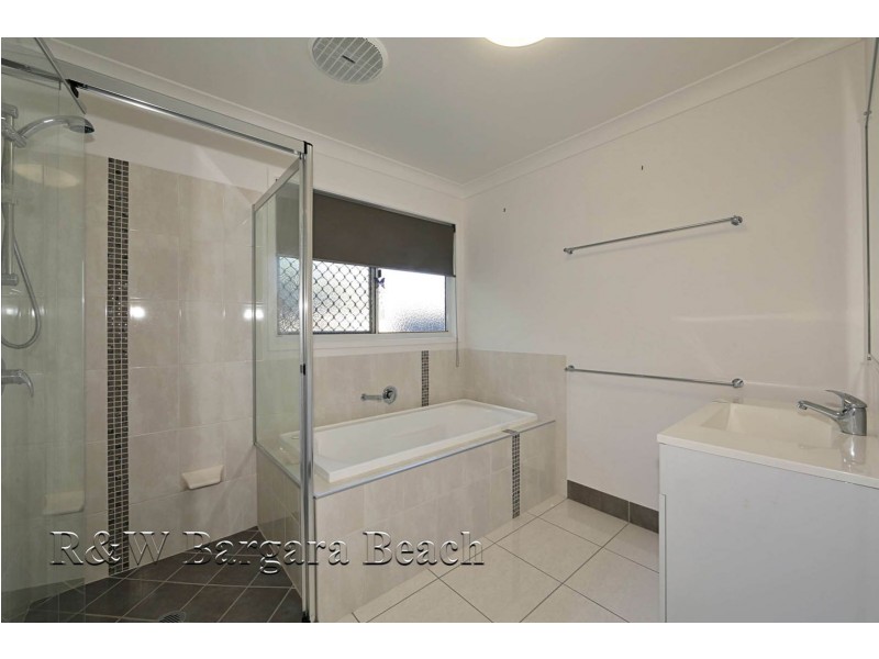 5 Spyglass Hill Court, Coral Cove QLD 4670