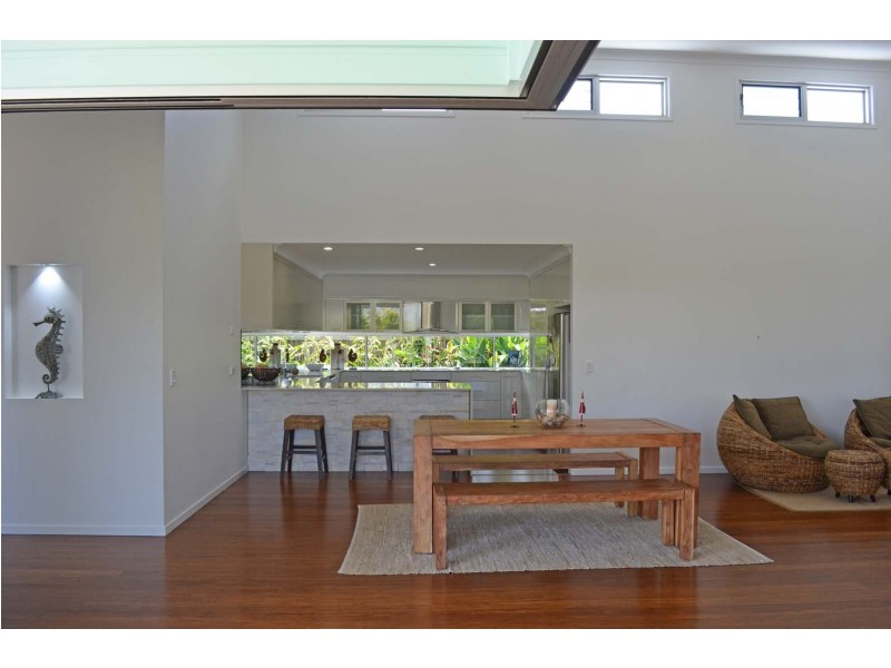 1 Tuckeroo Close, Coral Cove QLD 4670