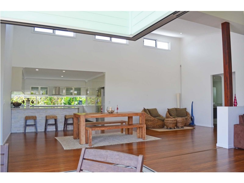 1 Tuckeroo Close, Coral Cove QLD 4670