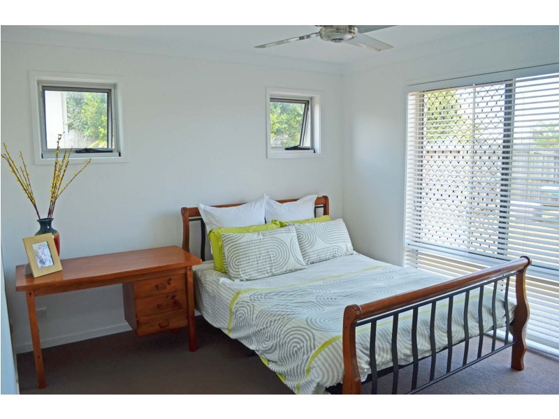 1 Tuckeroo Close, Coral Cove QLD 4670