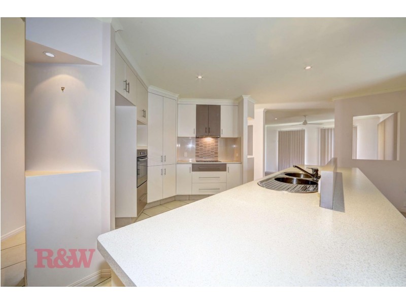 7 Toppers Drive, Coral Cove QLD 4670