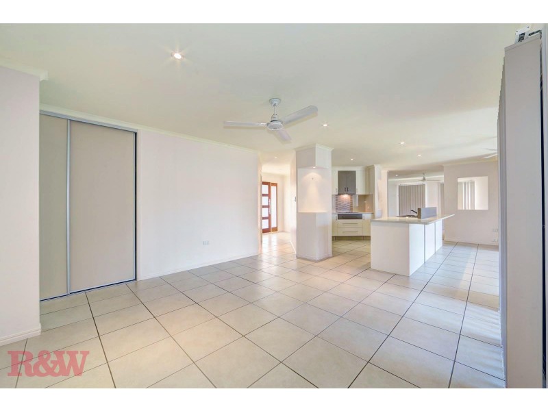 7 Toppers Drive, Coral Cove QLD 4670