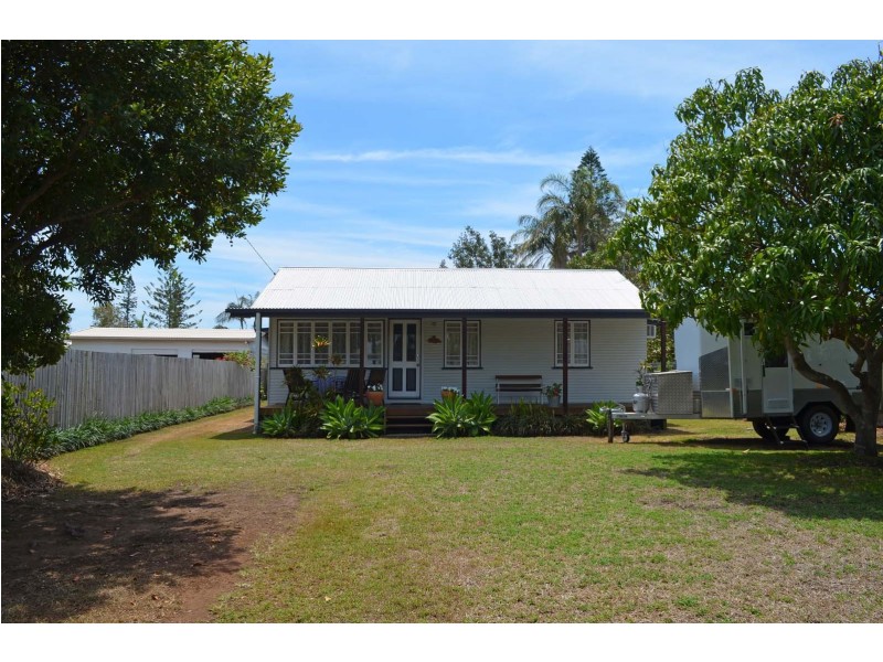 32 Welch Street, Elliott Heads QLD 4670
