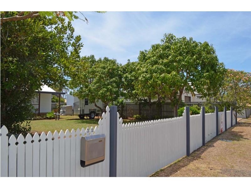 32 Welch Street, Elliott Heads QLD 4670