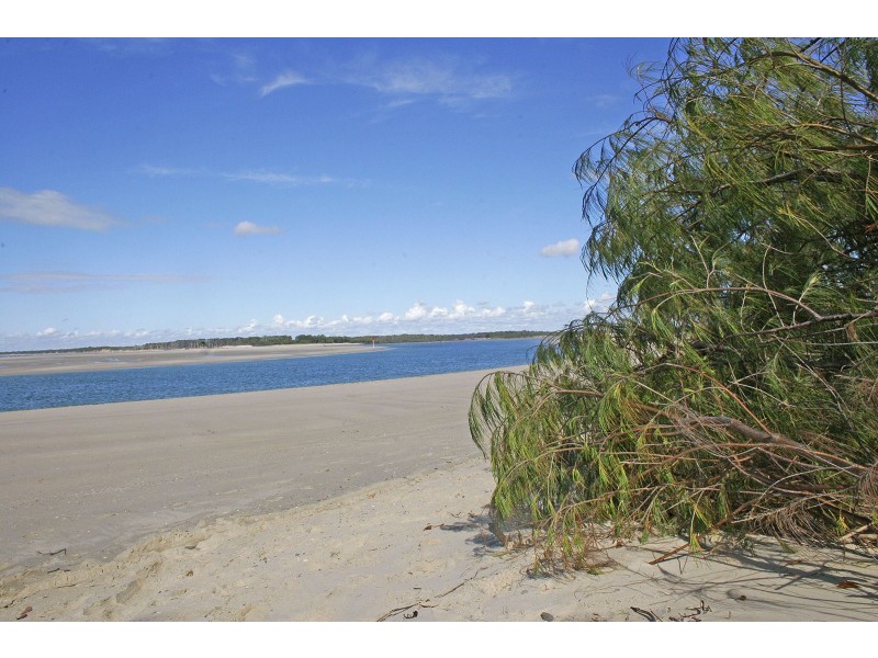 16 Belmonte Drive, Coral Cove QLD 4670