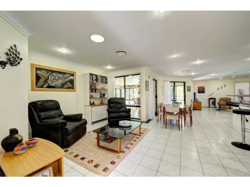 12 Hansen Street, Burnett Heads QLD 4670