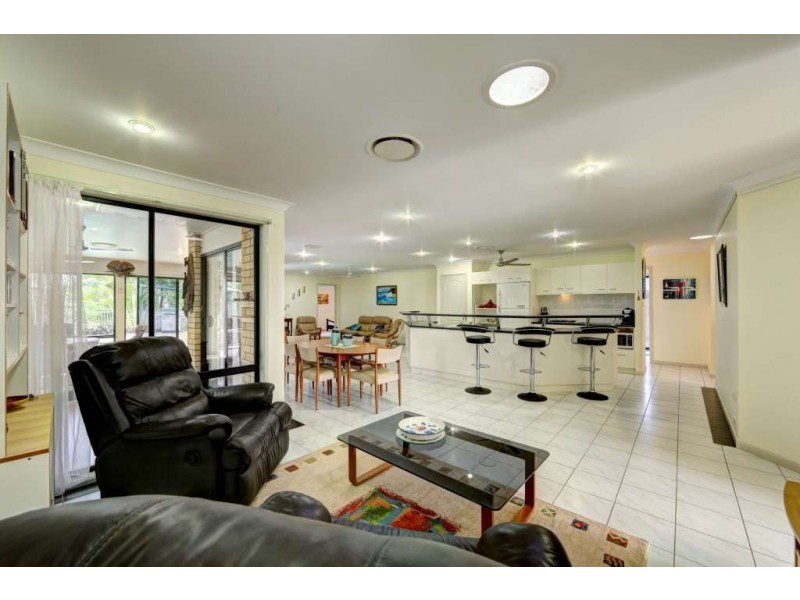 12 Hansen Street, Burnett Heads QLD 4670