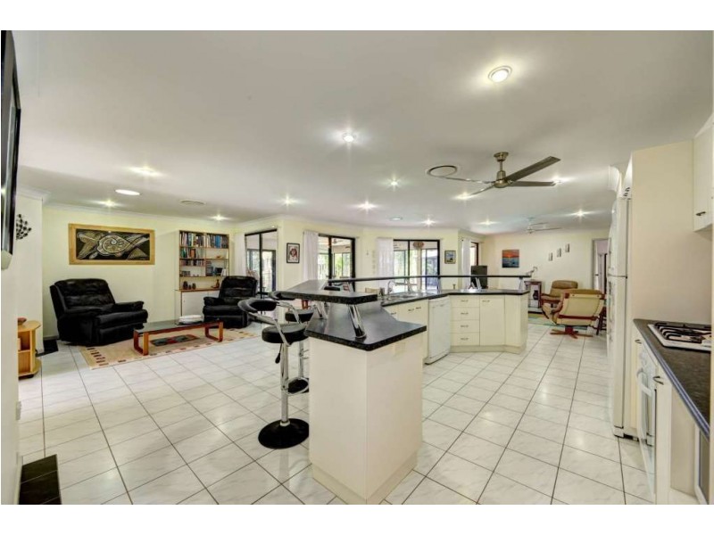 12 Hansen Street, Burnett Heads QLD 4670