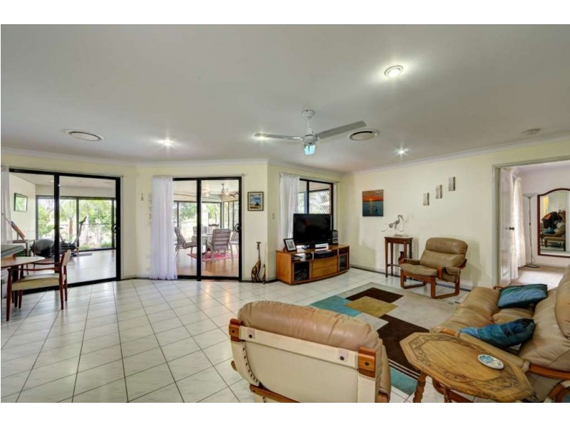 12 Hansen Street, Burnett Heads QLD 4670