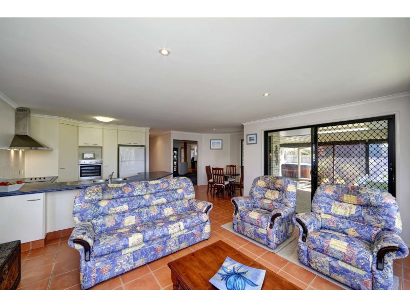 14 Marian Street, Coral Cove QLD 4670