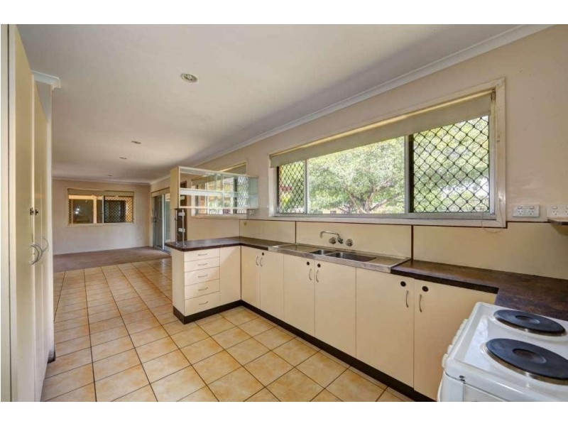 39 Bathurst Street, Elliott Heads QLD 4670