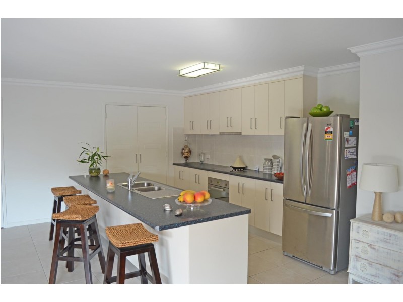 3 Peggy Drive, Coral Cove QLD 4670