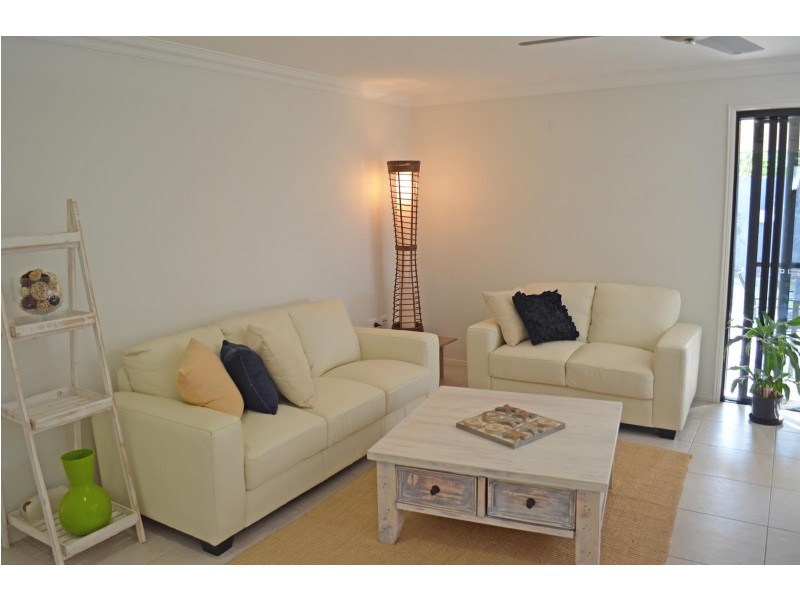 3 Peggy Drive, Coral Cove QLD 4670