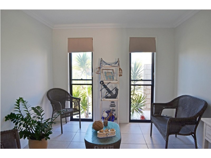 3 Peggy Drive, Coral Cove QLD 4670