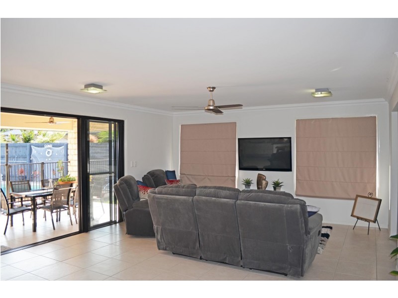 3 Peggy Drive, Coral Cove QLD 4670