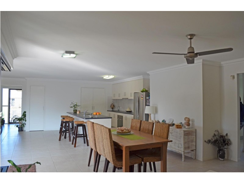 3 Peggy Drive, Coral Cove QLD 4670