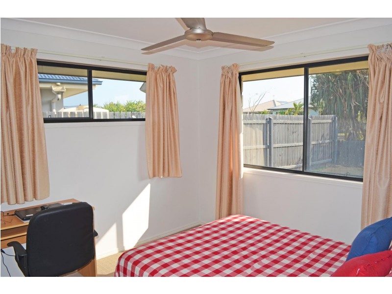 3 Peggy Drive, Coral Cove QLD 4670