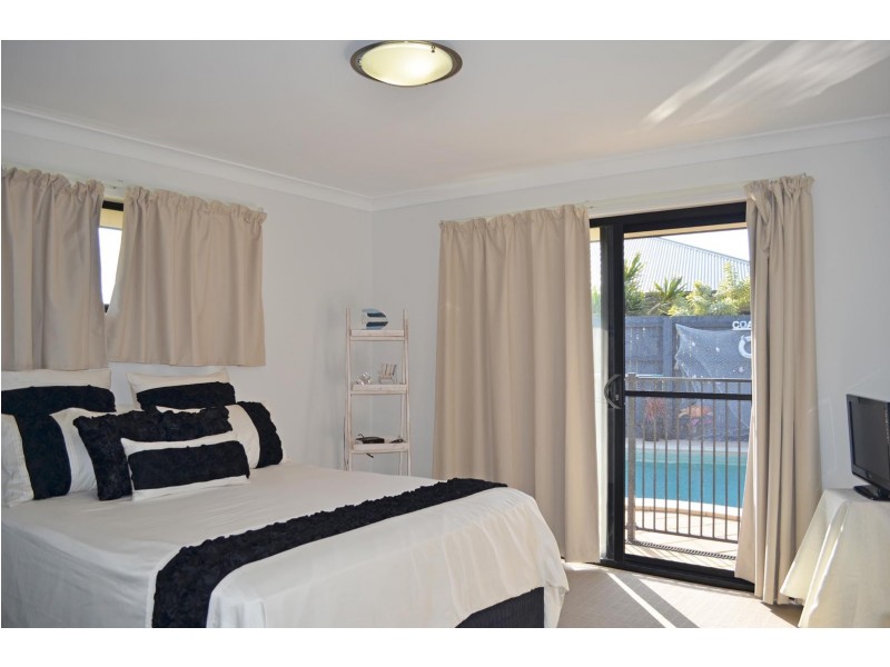 3 Peggy Drive, Coral Cove QLD 4670