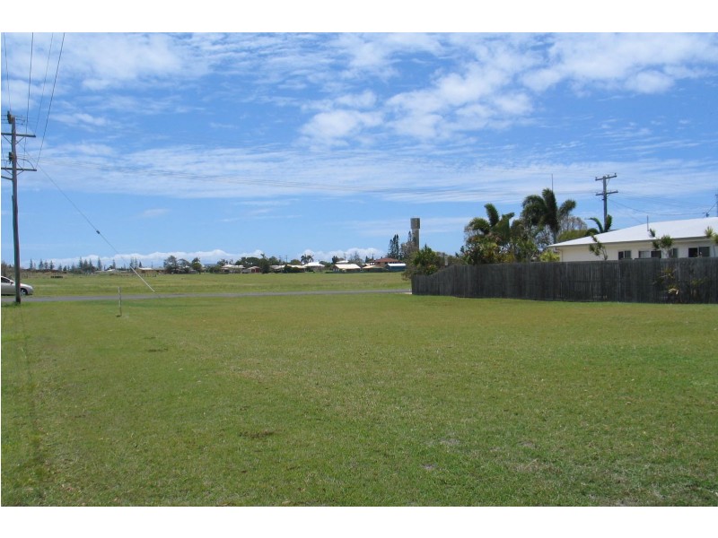 46 Moore Street, Elliott Heads QLD 4670