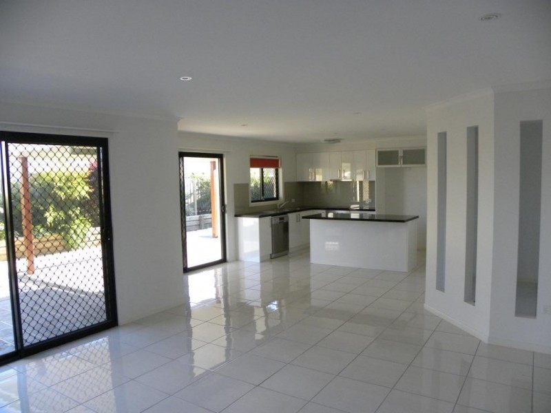 2/119 Davidson Street, Bargara QLD 4670