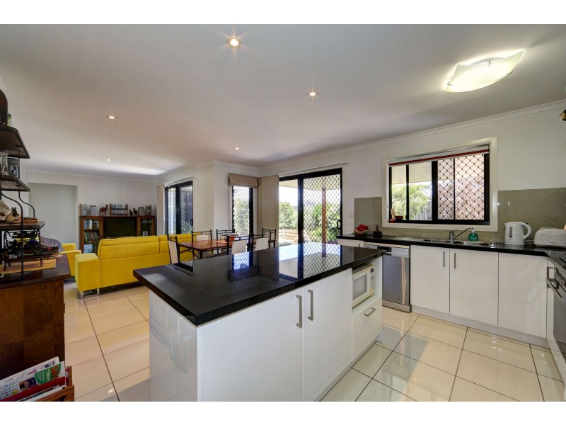 2/119 Davidson Street, Bargara QLD 4670