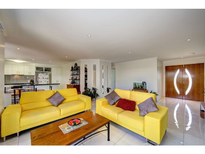 2/119 Davidson Street, Bargara QLD 4670