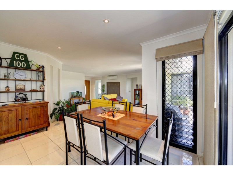 2/119 Davidson Street, Bargara QLD 4670