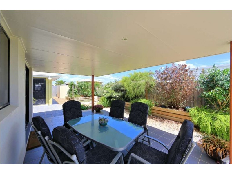 2/119 Davidson Street, Bargara QLD 4670