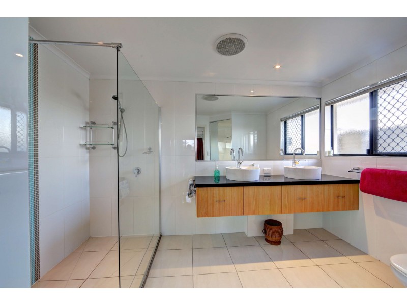 2/119 Davidson Street, Bargara QLD 4670