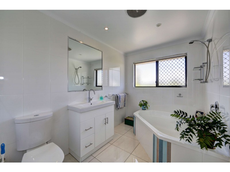 2/119 Davidson Street, Bargara QLD 4670