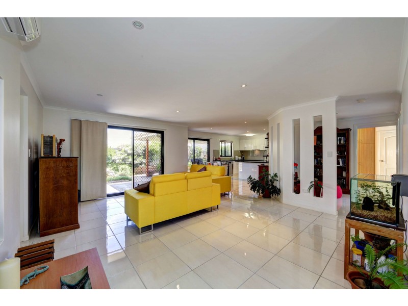 2/119 Davidson Street, Bargara QLD 4670