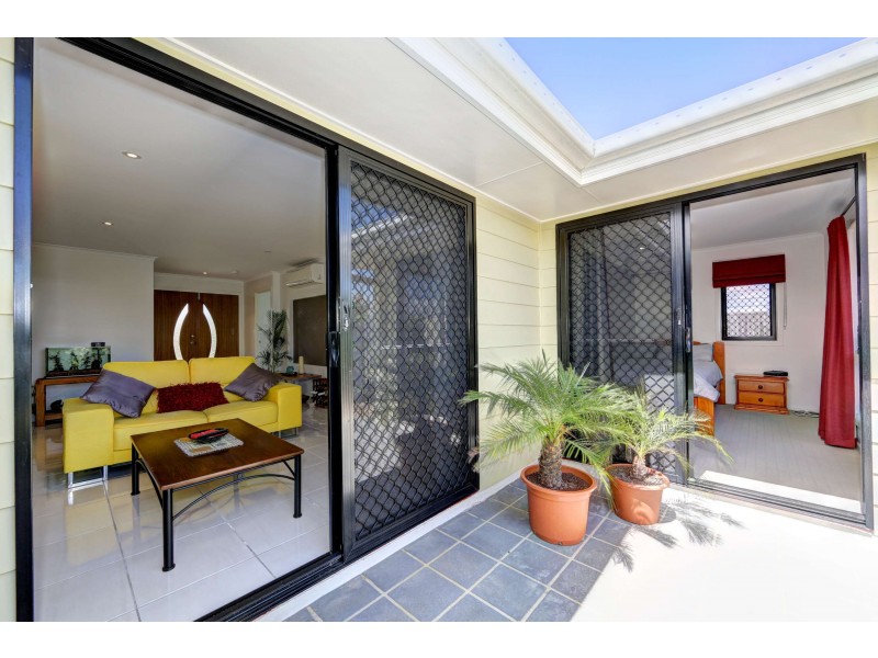 2/119 Davidson Street, Bargara QLD 4670