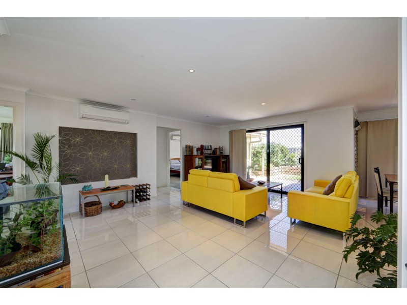 2/119 Davidson Street, Bargara QLD 4670