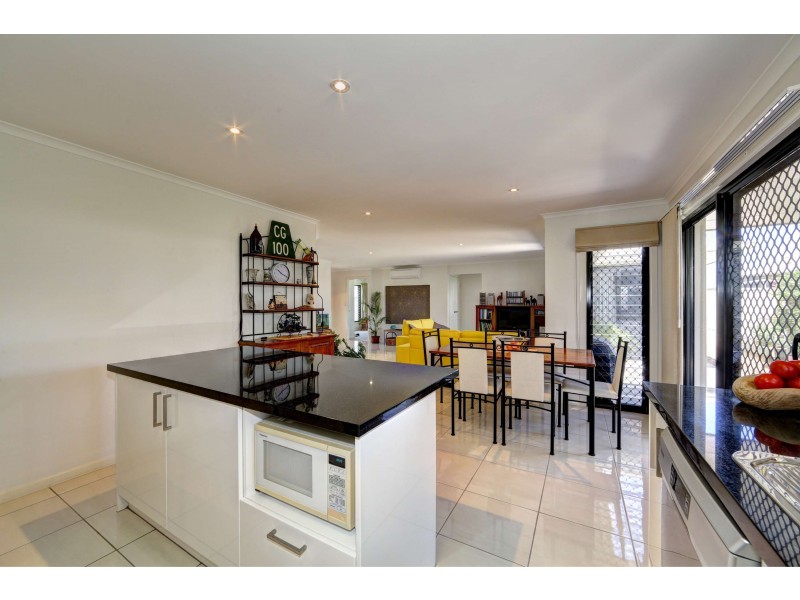 2/119 Davidson Street, Bargara QLD 4670