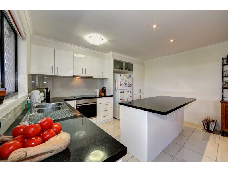 2/119 Davidson Street, Bargara QLD 4670