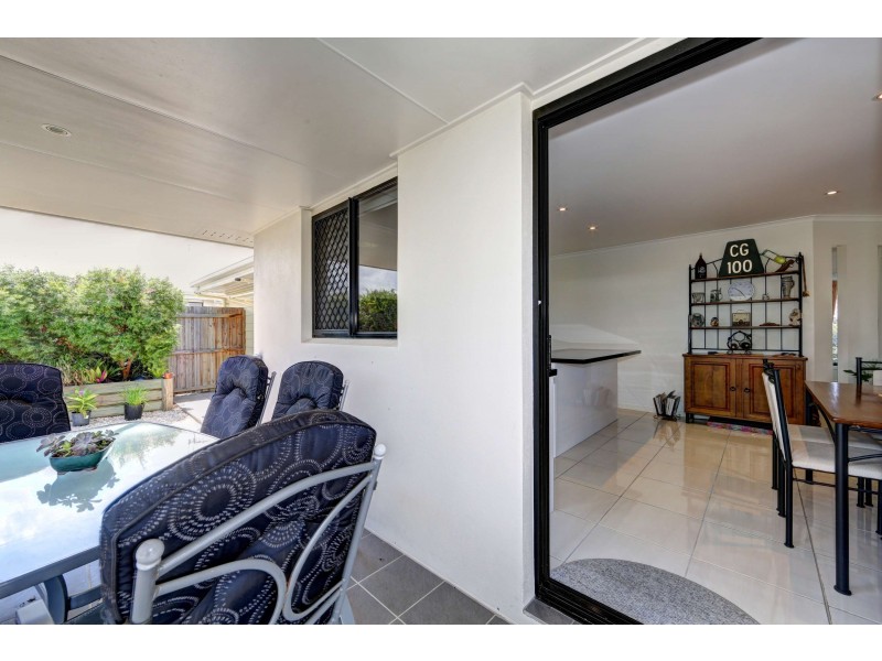 2/119 Davidson Street, Bargara QLD 4670