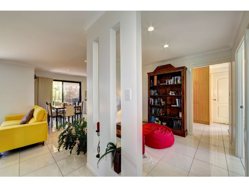 2/119 Davidson Street, Bargara QLD 4670