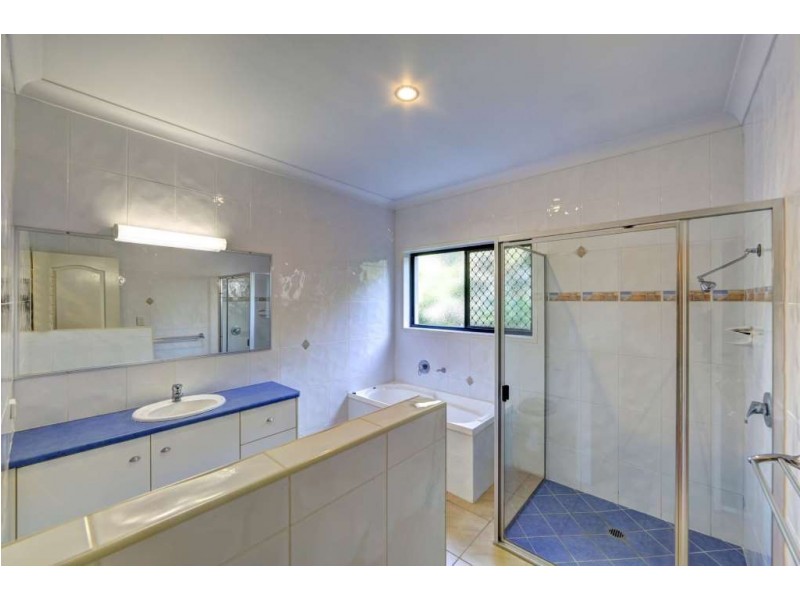 14 Robert John Circuit, Coral Cove QLD 4670