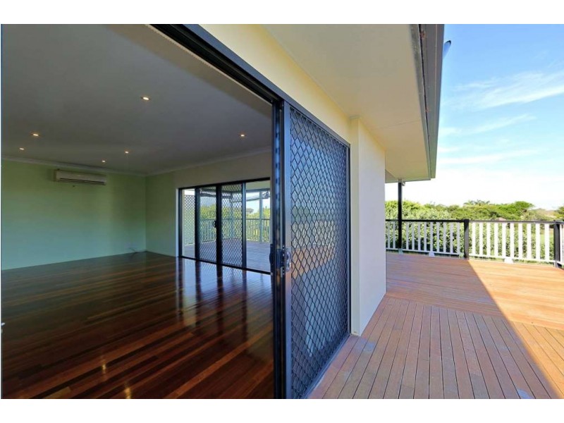 14 Robert John Circuit, Coral Cove QLD 4670
