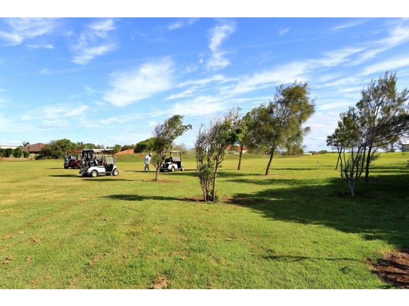 14 Robert John Circuit, Coral Cove QLD 4670