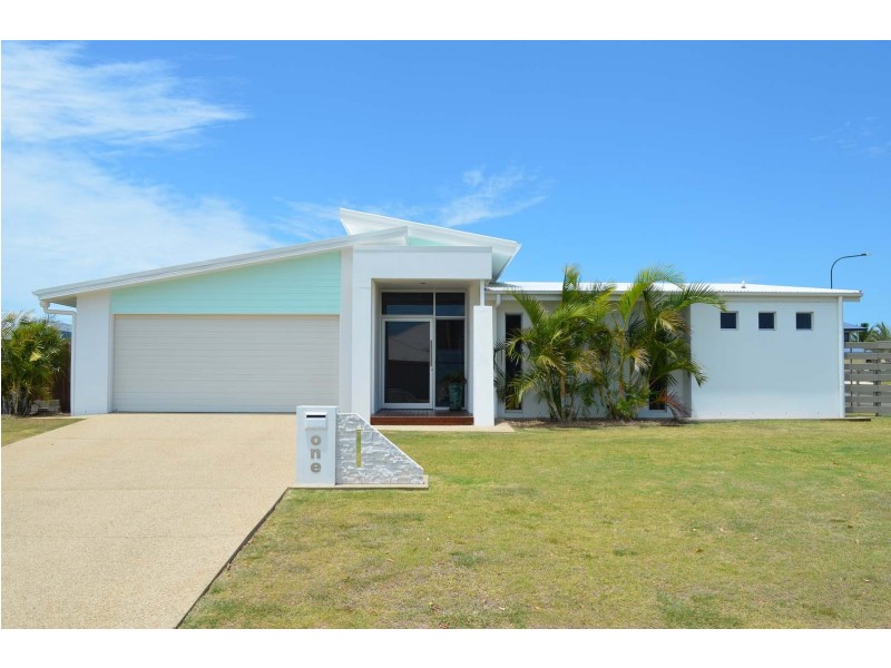 1 Tuckeroo Close, Coral Cove QLD 4670