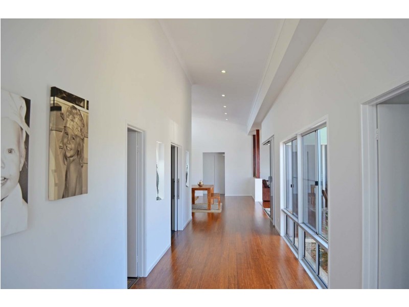 1 Tuckeroo Close, Coral Cove QLD 4670