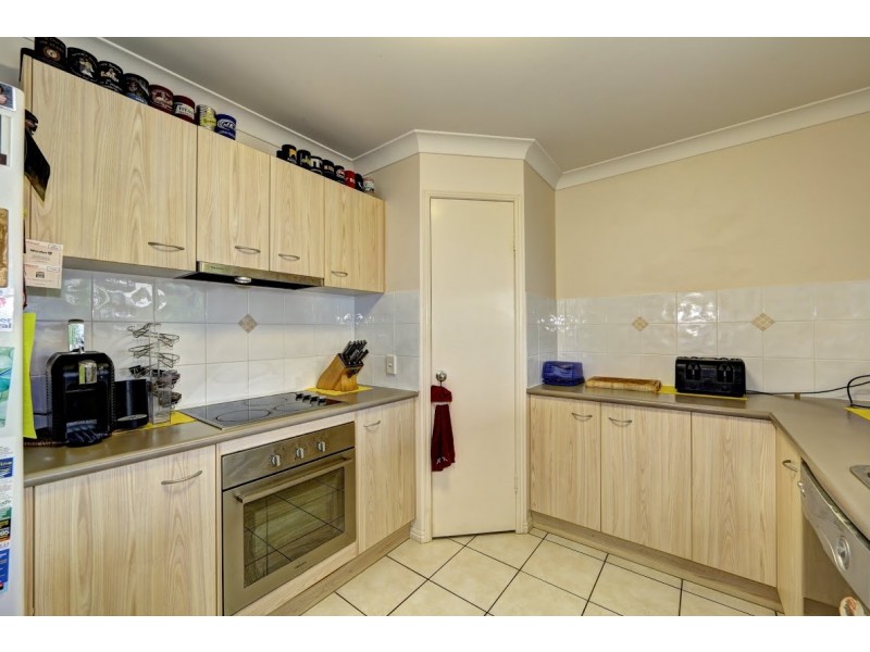 18 Toppers Drive, Coral Cove QLD 4670