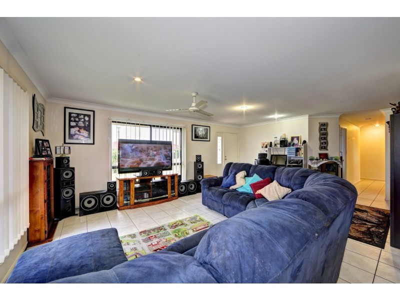 18 Toppers Drive, Coral Cove QLD 4670