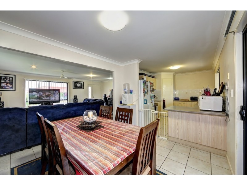 18 Toppers Drive, Coral Cove QLD 4670