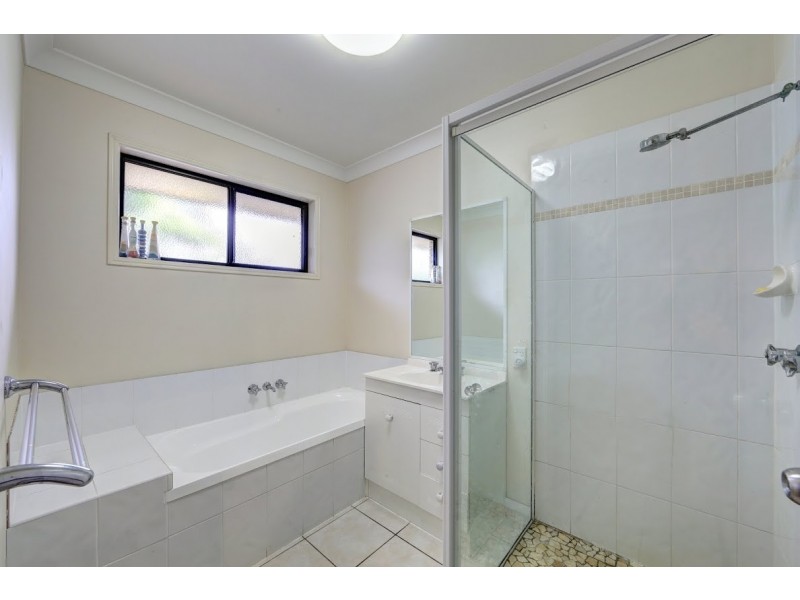 18 Toppers Drive, Coral Cove QLD 4670