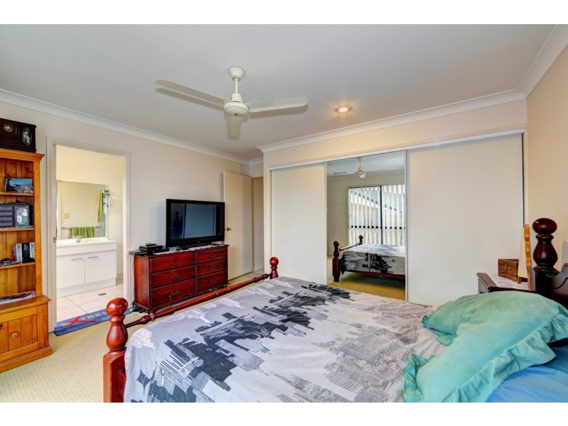 18 Toppers Drive, Coral Cove QLD 4670